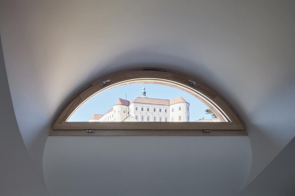 Stajnhaus Hotel Микулов Екстериор снимка